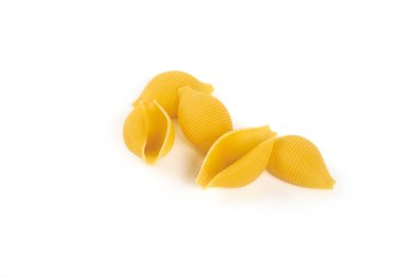 conchiglioni makarna kabukları, beyaz bir arka plan üzerinde izole.