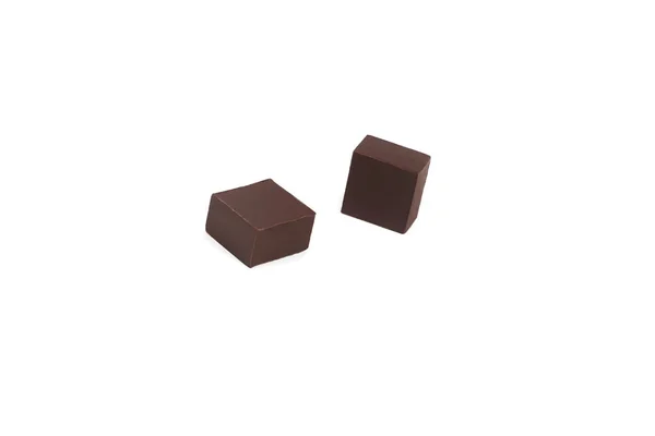 Chocolate negro caramelo aislado sobre fondo blanco . — Foto de Stock