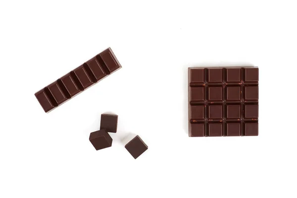 Conjunto com diferentes tipos de chocolate no fundo branco . — Fotografia de Stock