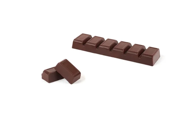 Шматочки шоколаду крупним планом з начинкою ізольовані на білому тлі . — стокове фото