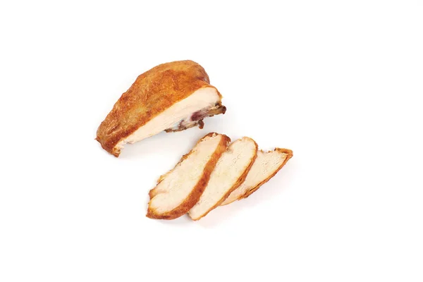 Egy közeli-ból grillezett, szeletelt csirkemell izolált fehér alapon . — Stock Fotó