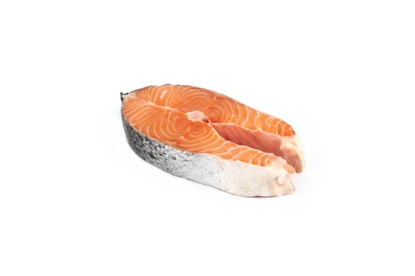 Biefstuk van een rode vis zalm geïsoleerd op witte achtergrond. — Stockfoto