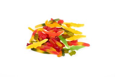 Beyaz arka plan üzerinde izole farklı renkli jelly şeker