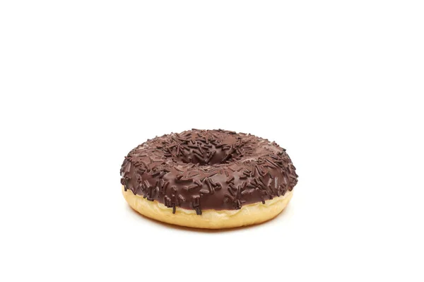 Lekkere chocolade donut geïsoleerd op witte achtergrond. — Stockfoto