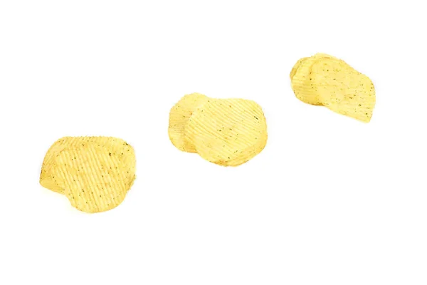 Κίτρινα πατατάκια που απομονώνονται σε λευκό φόντο — Φωτογραφία Αρχείου