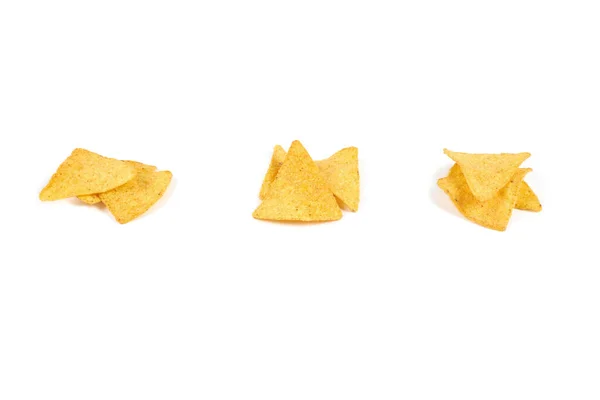 Würzige Nachos-Chips isoliert auf weißem Hintergrund — Stockfoto