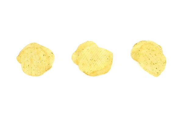 Gelbe Kartoffelchips isoliert auf weißem Hintergrund — Stockfoto