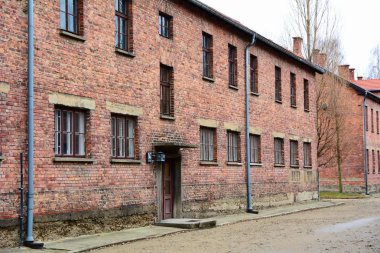 Oswiecim, Polonya - 07 Aralık 2018: Auschwitz ben Holokost Müzesi. Auschwitz nazi toplama ve imha kampı Oswiecim içinde ana kampı olduğunu.