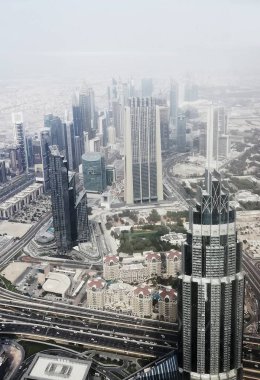 Dubai city modern mimarisi. Dubai şehir ve binaların üstünden havadan görünümü.