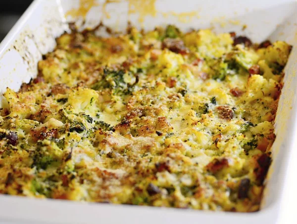 Cavolfiore al forno e broccoli con parmigiano grattugiato — Foto Stock