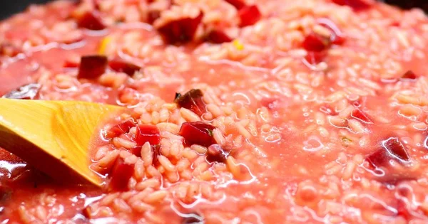 Rote-Bete-Risotto in Großaufnahme — Stockfoto