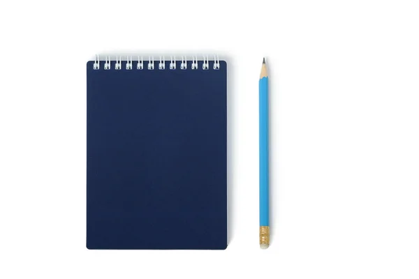 Blauw Potlood Met Gesloten Notebook Geïsoleerd — Stockfoto