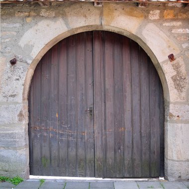 taş kalenin eski ahşap kapı