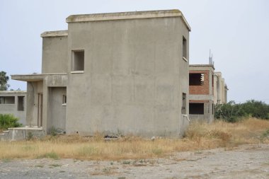 bitmemiş evler beton ve tuğla yapılmış terk