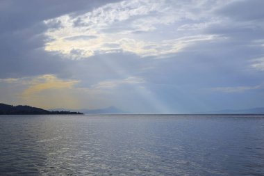 Deniz kenarında çok güzel gün batımı
