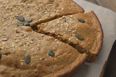 Ceviz pasta 45 bir açıyla kesilmiş bir parça ile