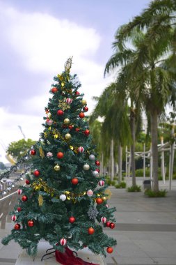 Moskova, Rusya - 20 Kasım 2018: Kızıl Meydan Noel ağacına giyinip