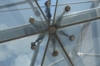 Mimari arka plan. Örümcek cam sistemi unsurları bağlantı elemanları