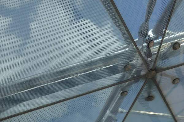 建築の抽象的な背景 クモのファスナー要素ガラス システム — ストック写真