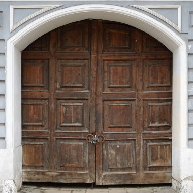 Kilitli eski ahşap kapı