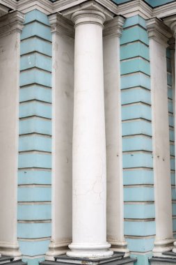 Ortodoks Kilisesi 'nin beyaz sütunu