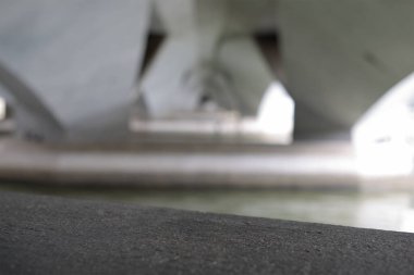 Kordon köprüsü altındaki soyut görünüm