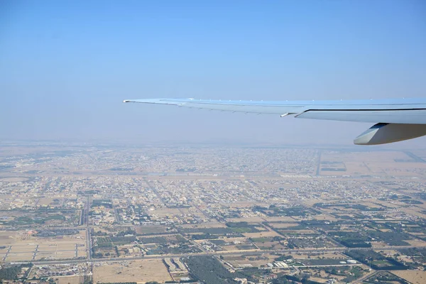 Blauer Himmel Und Flügel Des Flugzeugs — Stockfoto