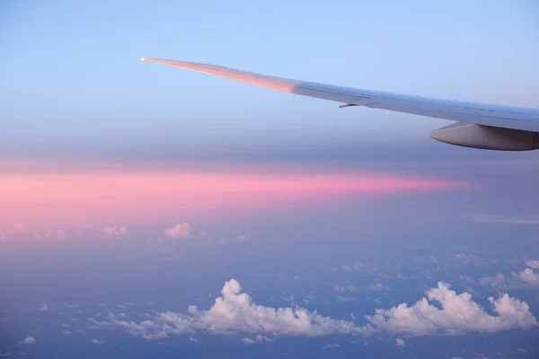 Flügelflugzeug Himmel Mit Wolken Bei Sonnenuntergang — Stockfoto