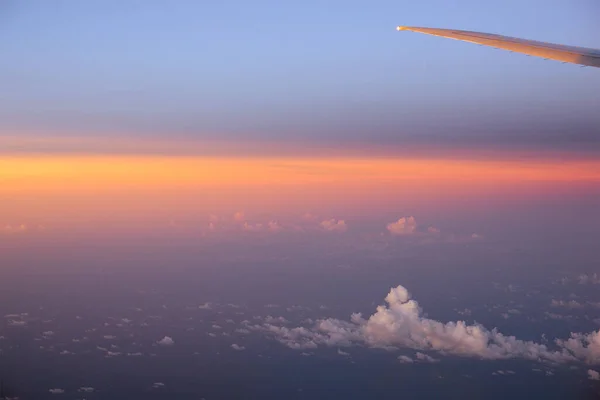 Flügelflugzeug Himmel Mit Wolken Bei Sonnenuntergang — Stockfoto