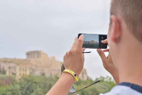 Young Man Takes Pictures Parthenon Smartphone — Stock Photo, Image