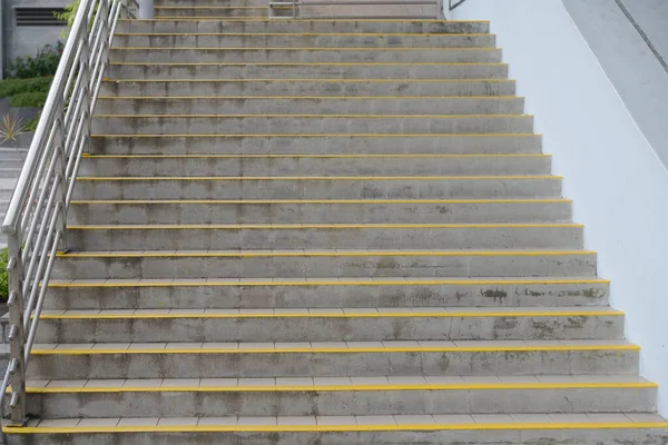 Πέτρινη Σκάλα Στιβαρή Κατασκευή — Φωτογραφία Αρχείου