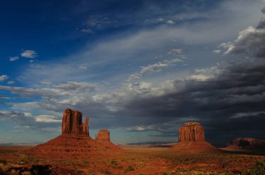 gün batımında anıt Vadisi