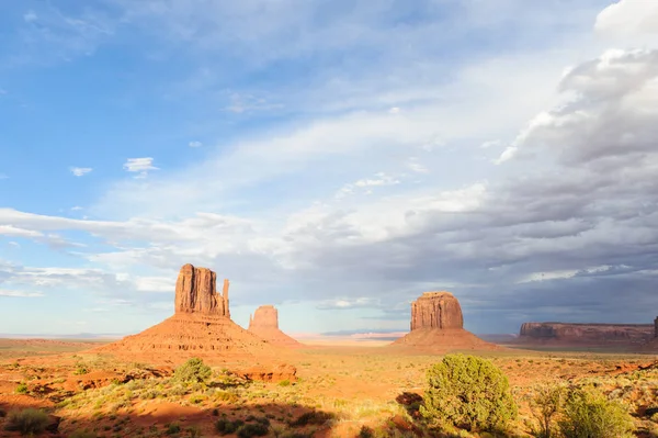 gün batımında anıt Vadisi
