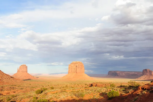 Monument Valley au coucher du soleil — Photo