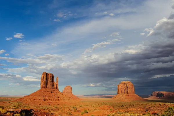 Monument Valley au coucher du soleil — Photo