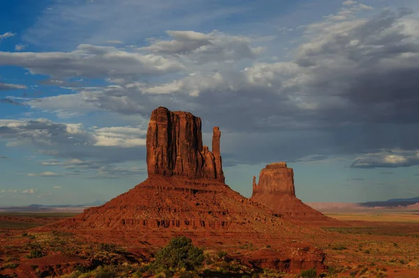 gün batımında anıt Vadisi