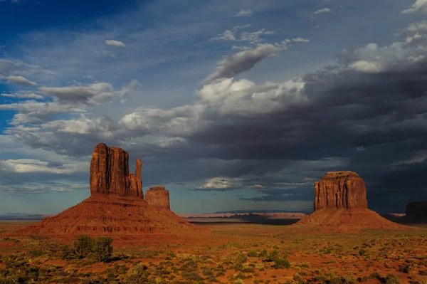 Monument Valley au coucher du soleil — Photo