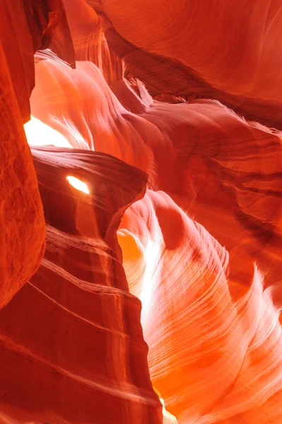 Antilop Kanyonu kırmızı kayalar — Stok fotoğraf