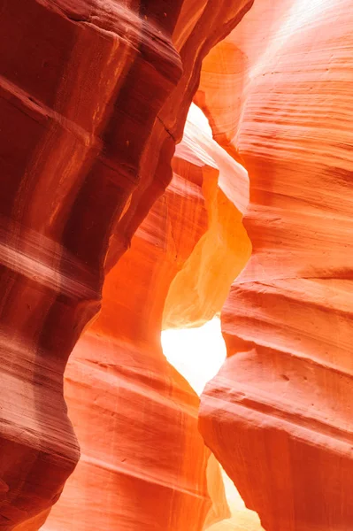 Antilop Kanyonu kırmızı kayalar — Stok fotoğraf