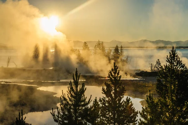 Sunrise in West Thumb — Stock Photo, Image