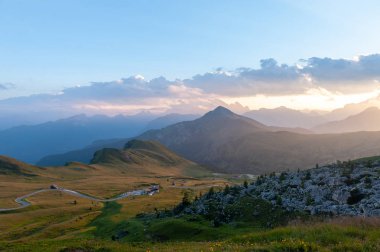 Passo di Giau, İtalyan Dolomites gün batımında