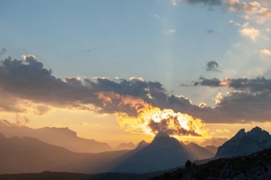 Passo di Giau, İtalyan Dolomites gün batımında