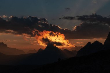 Passo di Giau, İtalyan Dolomites gün batımında