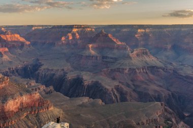 Grand Canyon üzerinde gündoğumu