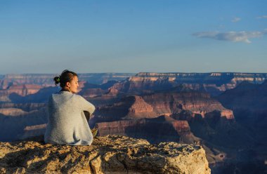 Grand Canyon üzerinde gündoğumu