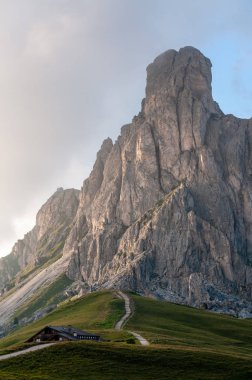 Passo di Giau, İtalyan Dolomites gün batımında