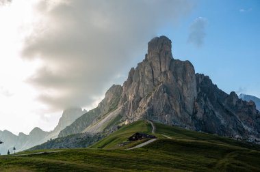 Passo di Giau, İtalyan Dolomites gün batımında