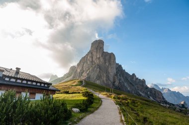 Passo di Giau, İtalyan Dolomites gün batımında