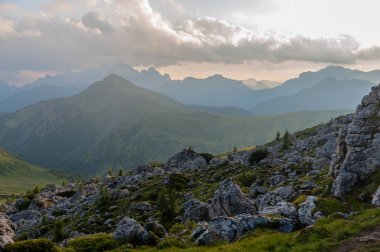 Passo di Giau, İtalyan Dolomites gün batımında