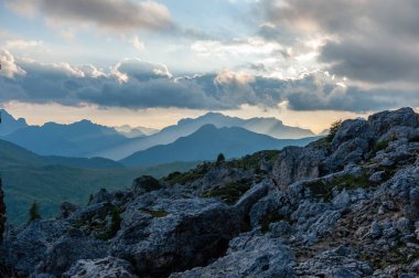 Passo di Giau, İtalyan Dolomites gün batımında